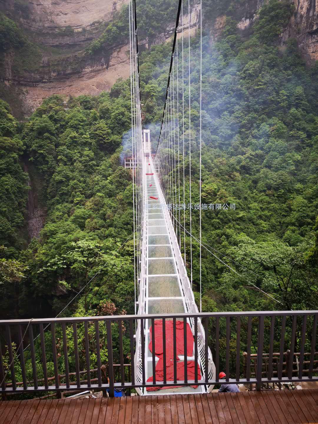 湖北宜昌三峡珠海景区玻璃桥项目竣工